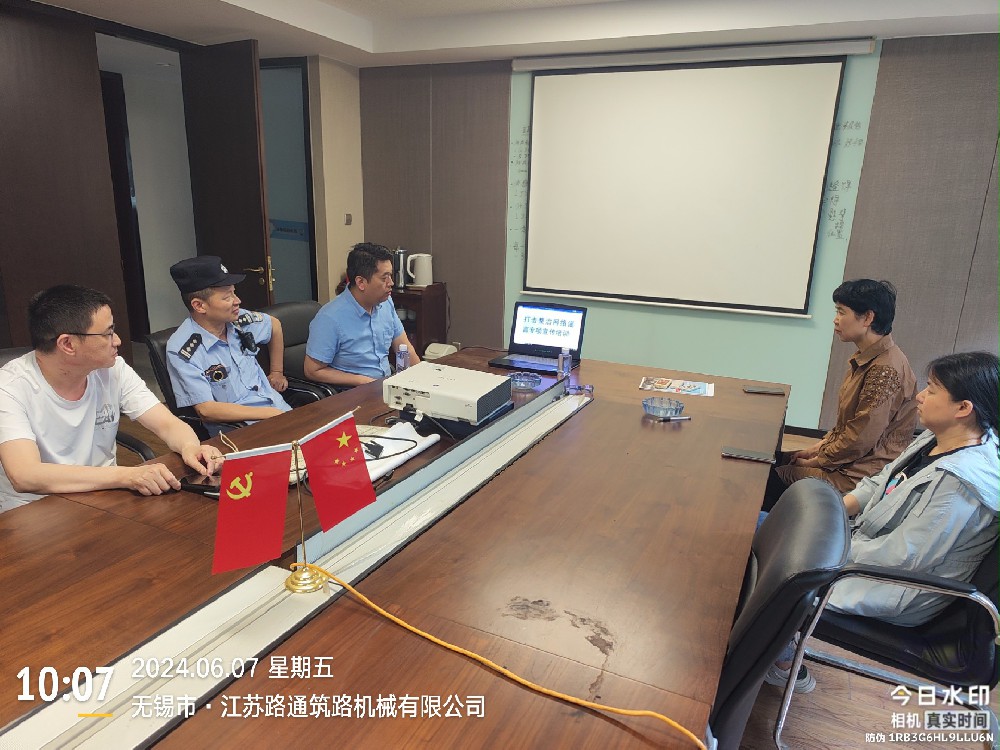 打击整治网络谣言.jpg
